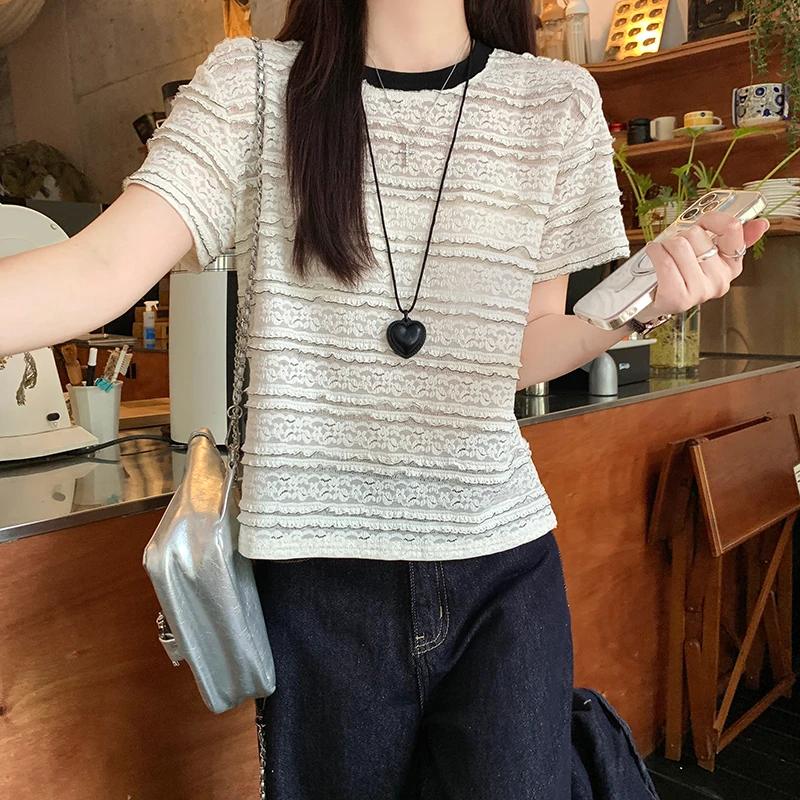 短袖T恤夏2025新款短款设计感甜美蕾丝撞色圆领上衣大码女装