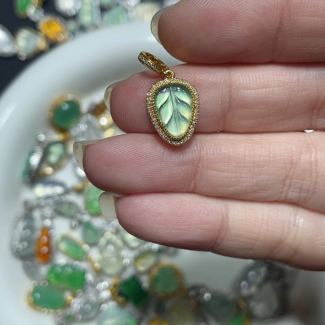 翡翠颈饰18K金镶嵌萌*天然翡翠18kA货