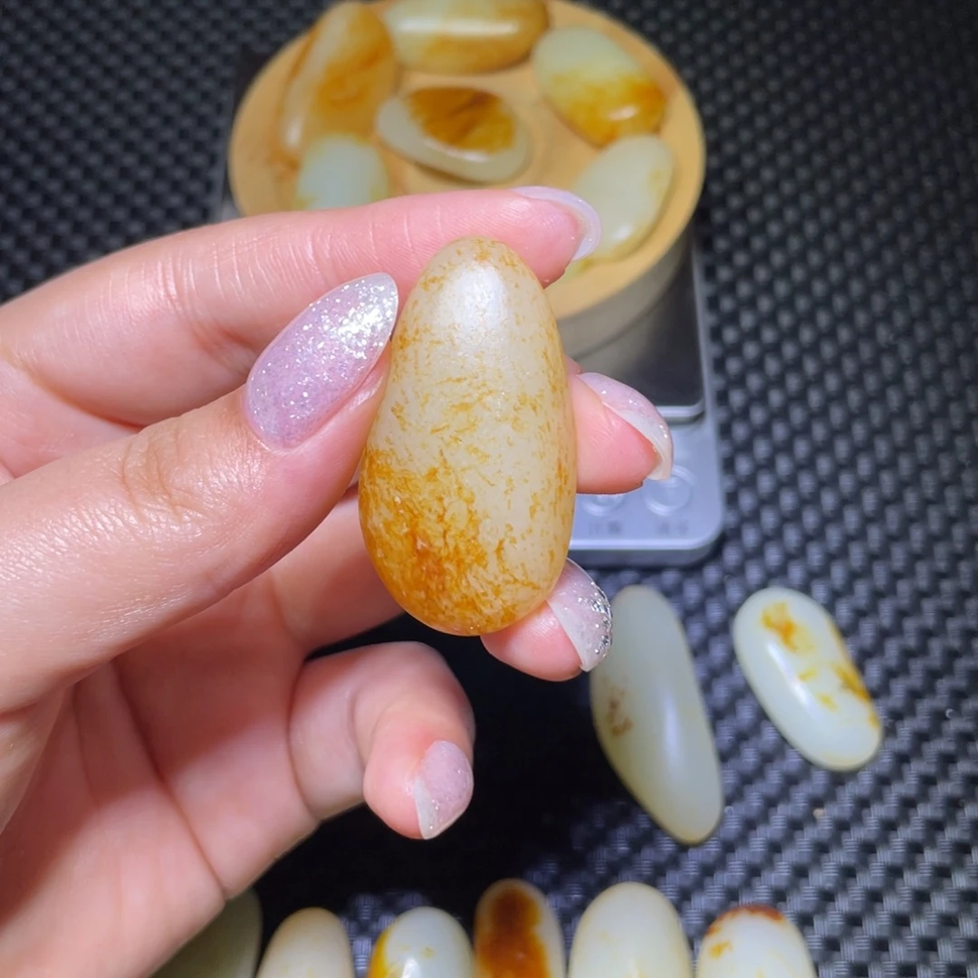 蔚***店和田玉未镶嵌颈饰