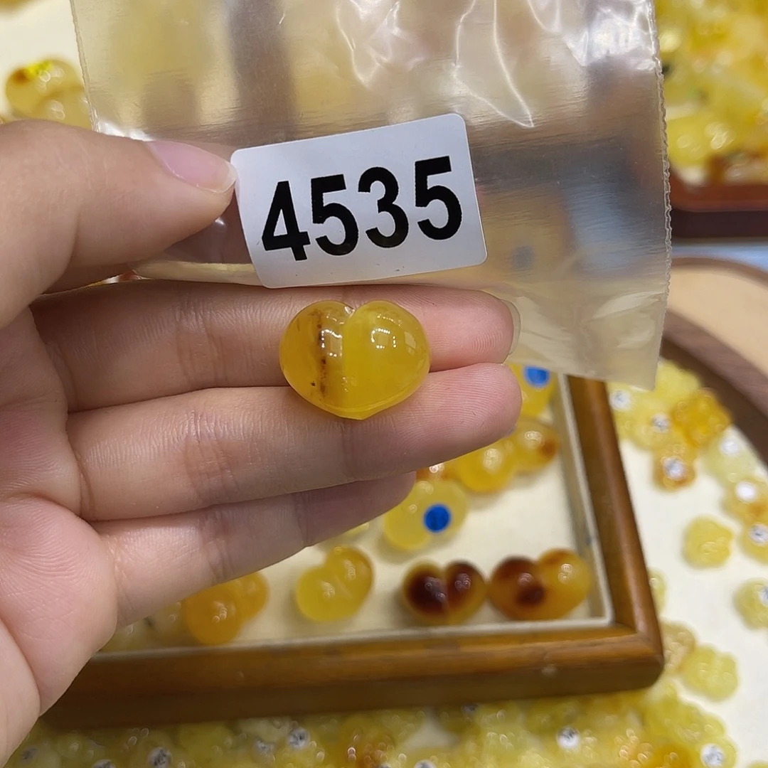 姜****琥珀未镶嵌珠宝奇石