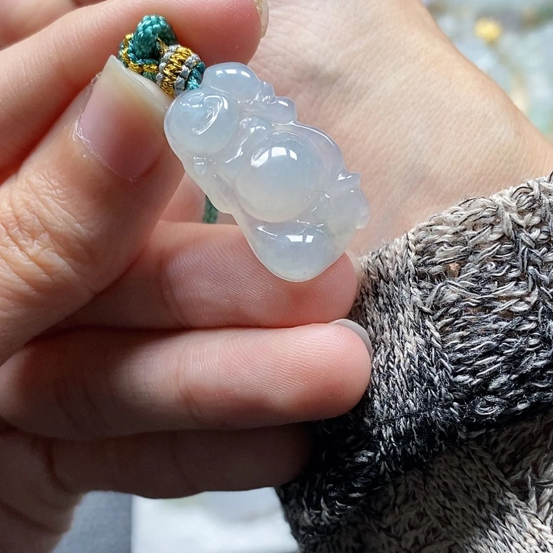 翡翠颈饰未镶嵌闪