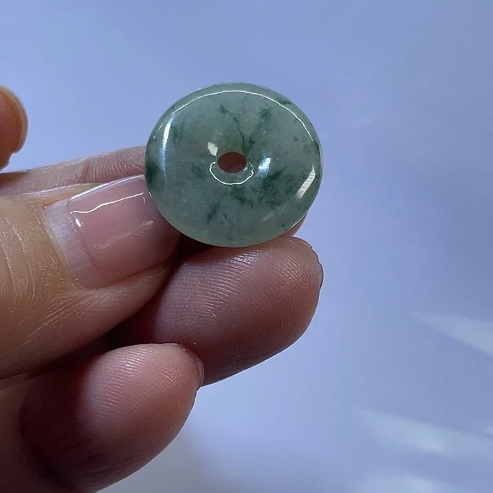 翡翠未镶嵌颈饰平安扣