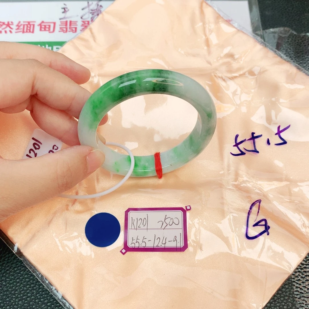 翡翠手镯未镶嵌缅甸翡翠