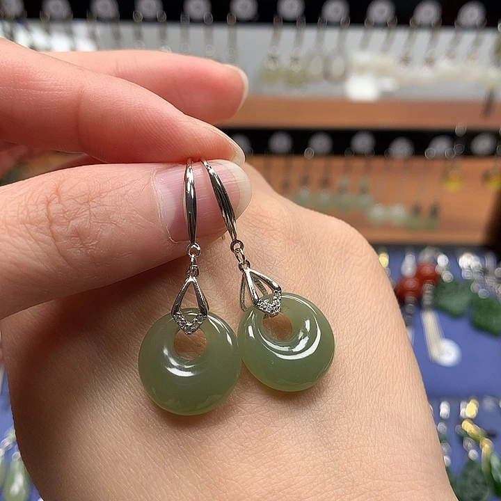 和田玉银S925镶嵌耳饰平安扣15.7左右晴水色