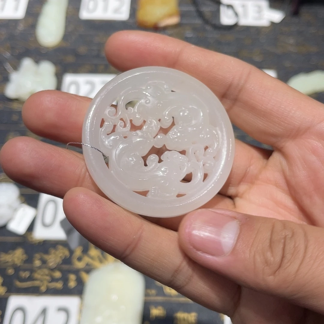 和田玉吊坠未镶嵌木**风