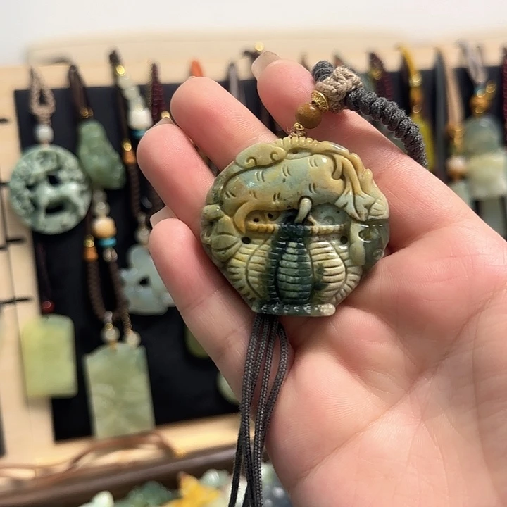 蛇纹石玉合金颈饰