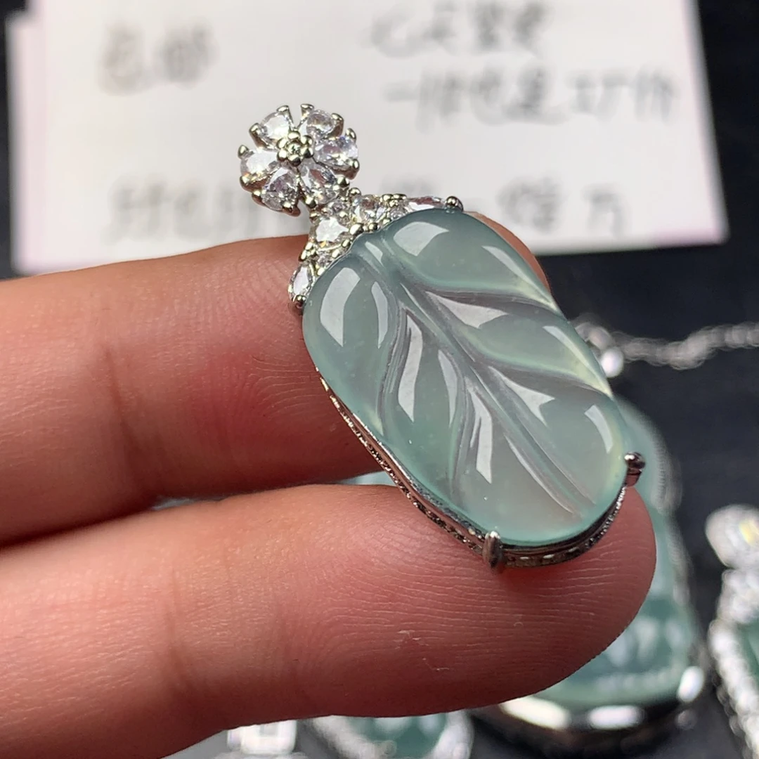颈饰未镶嵌翡翠叶子