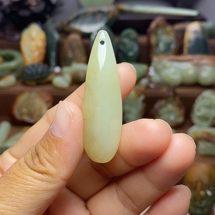 岫岩老玉（透闪石质玉）未镶嵌颈饰