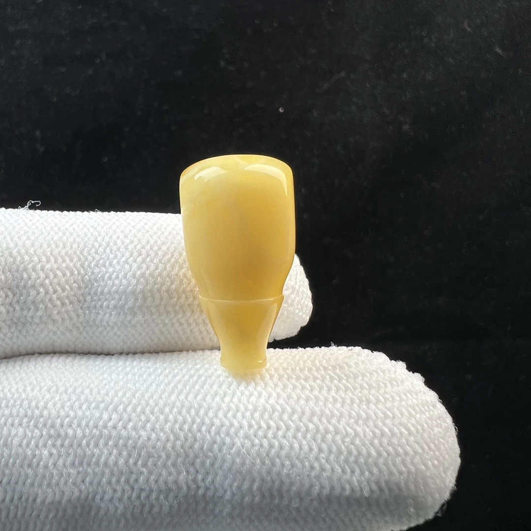 Y9187天然原矿蜜蜡 鸡油黄三通12x22mm2克支持复检假一罚四