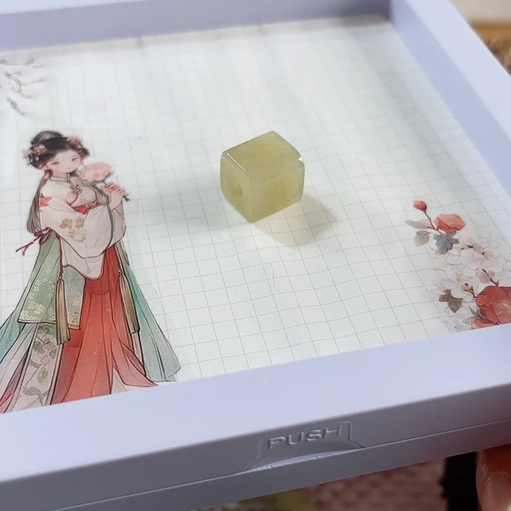 小***子和田玉未镶嵌颈饰