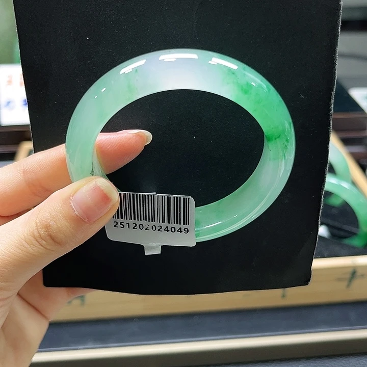 石英质玉（非洲翠）未镶嵌手镯