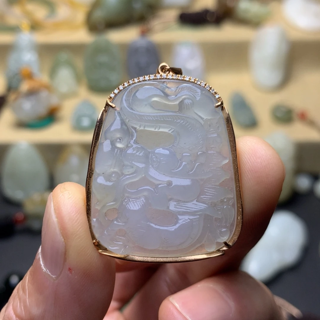 颈饰18K金镶嵌翡翠