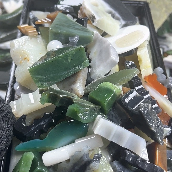 和田玉（糖玉）和田玉边角料9K金镶嵌上*