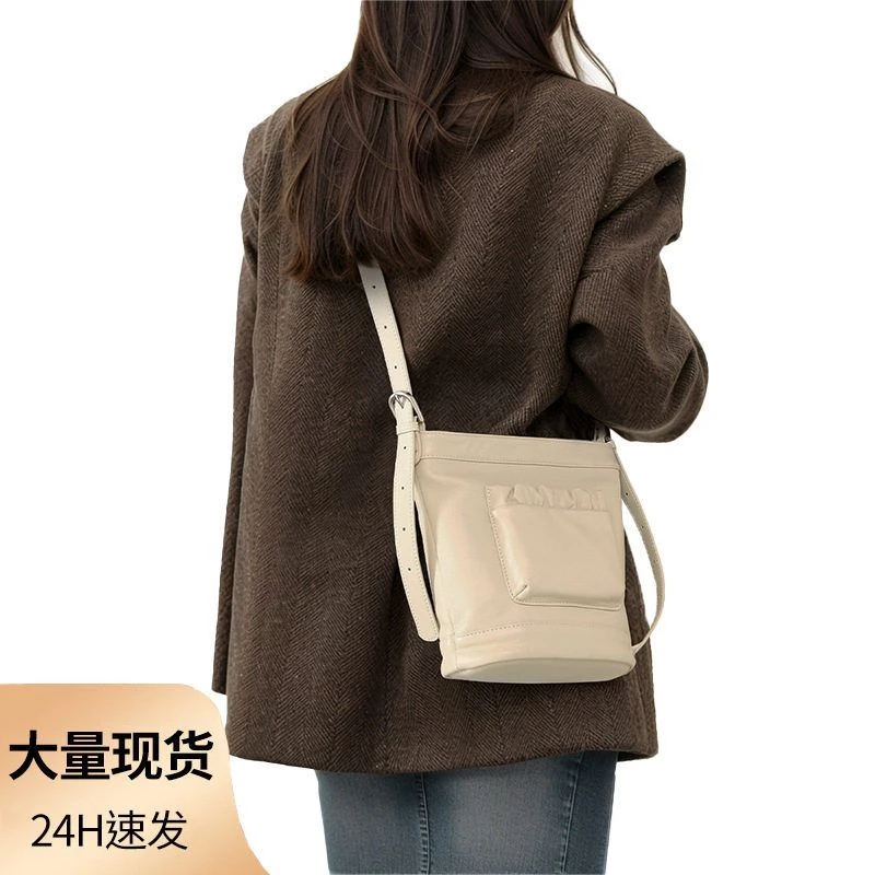 女士真皮手提包2025新款腋下牛皮斜挎包高级感纯色通勤真皮水桶