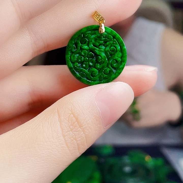 翡翠18K金镶嵌颈饰多样性