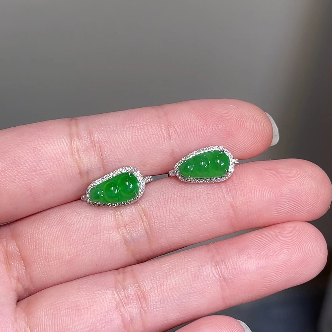 卩***灬翡翠18K金镶嵌耳饰豆子