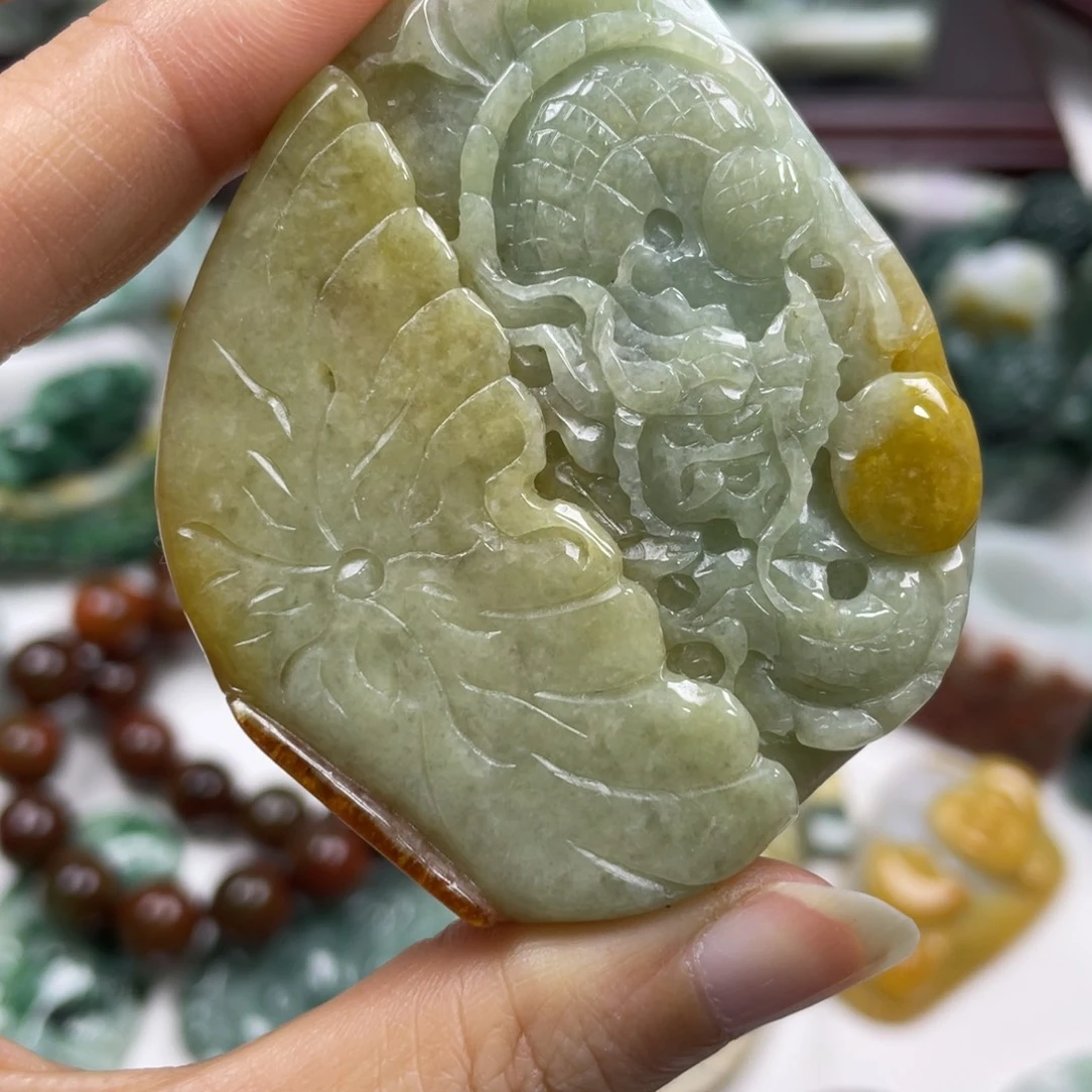 翡翠未镶嵌颈饰牌子