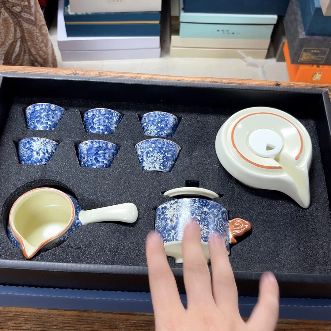 孤品茶具套装等。