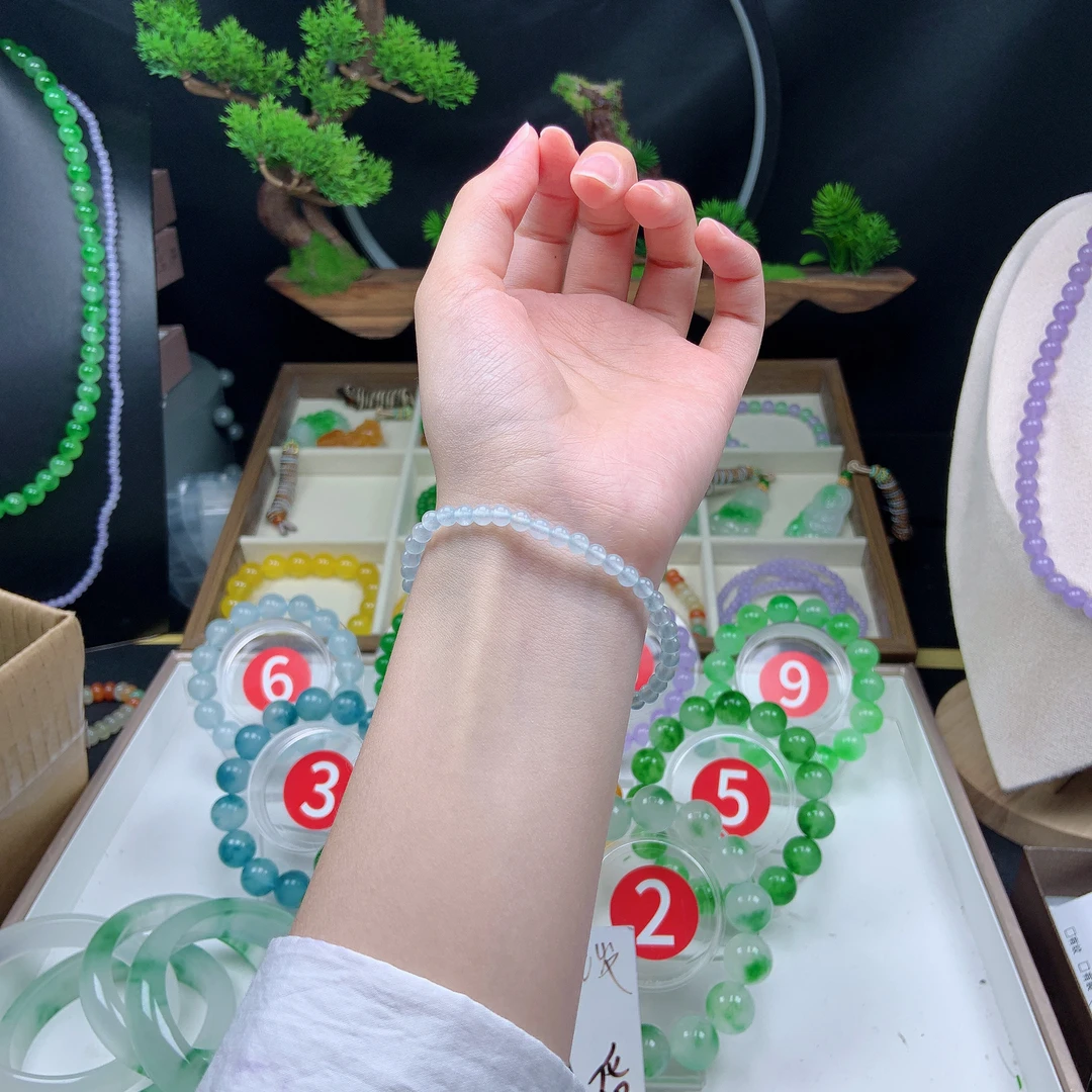 卡4mm左右白月光手链（单圈）
