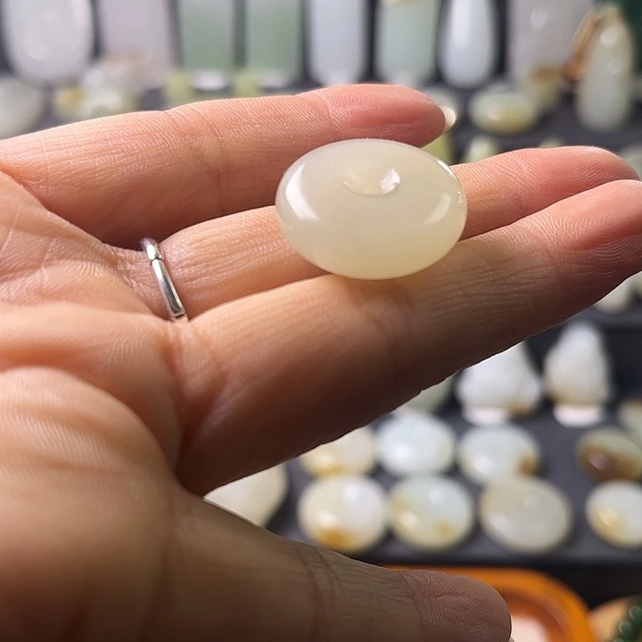 和田玉（青白玉）未镶嵌颈饰