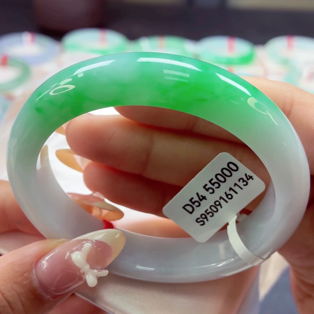 翡翠未镶嵌手镯（贵妃镯）68白底青55-41