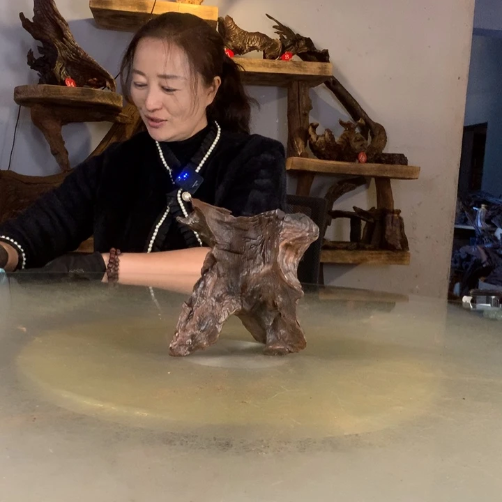 用***姐天然的云南紫柚木会黄水