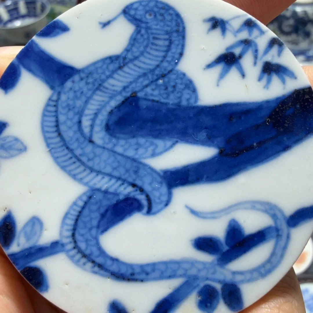 摆件青花瓷片一个