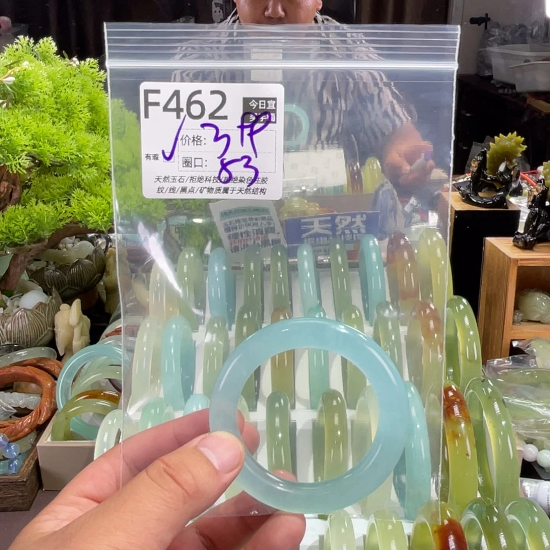 一***包未镶嵌蛇纹石玉手镯