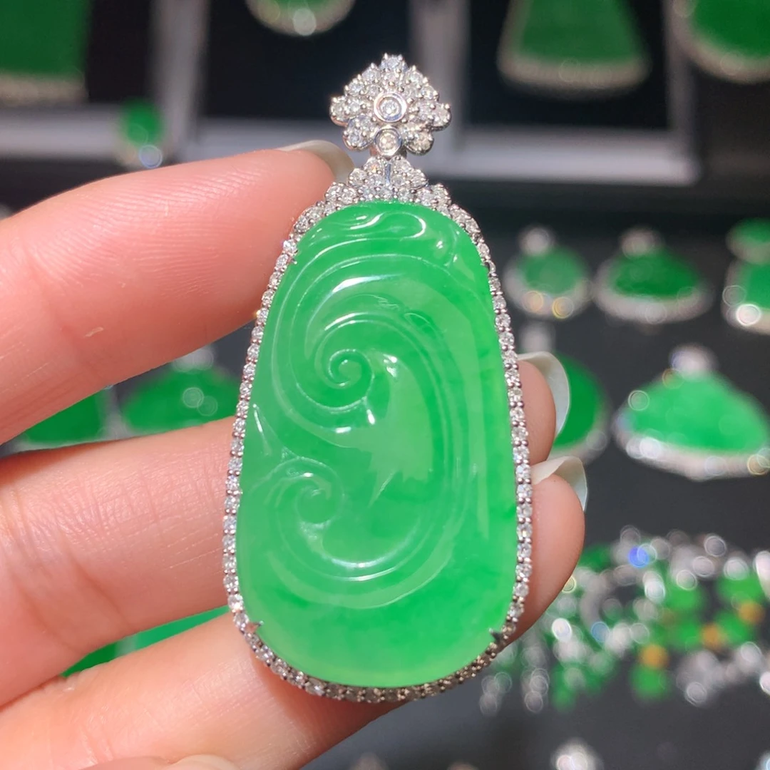 翡翠颈饰18K金镶嵌翡翠