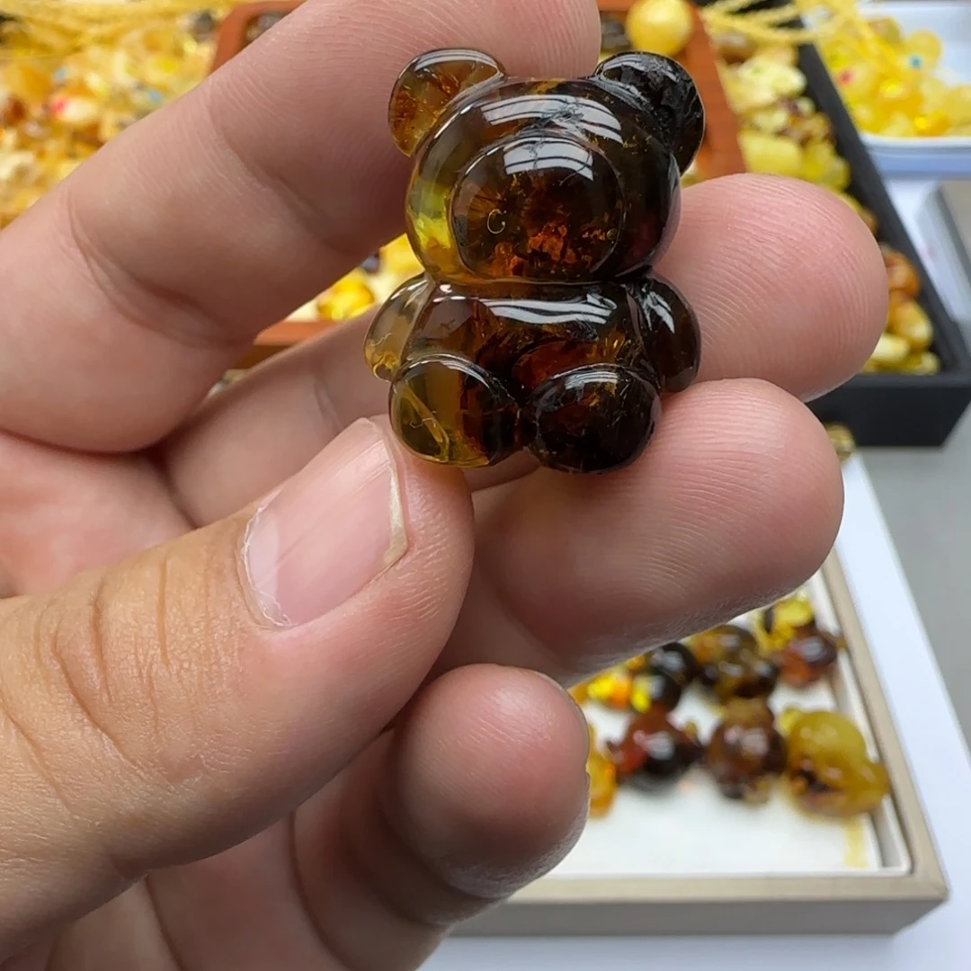 琥珀未镶嵌裸石5.5克有瑕