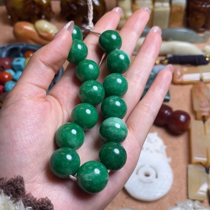 蛇纹石玉未镶嵌颈饰