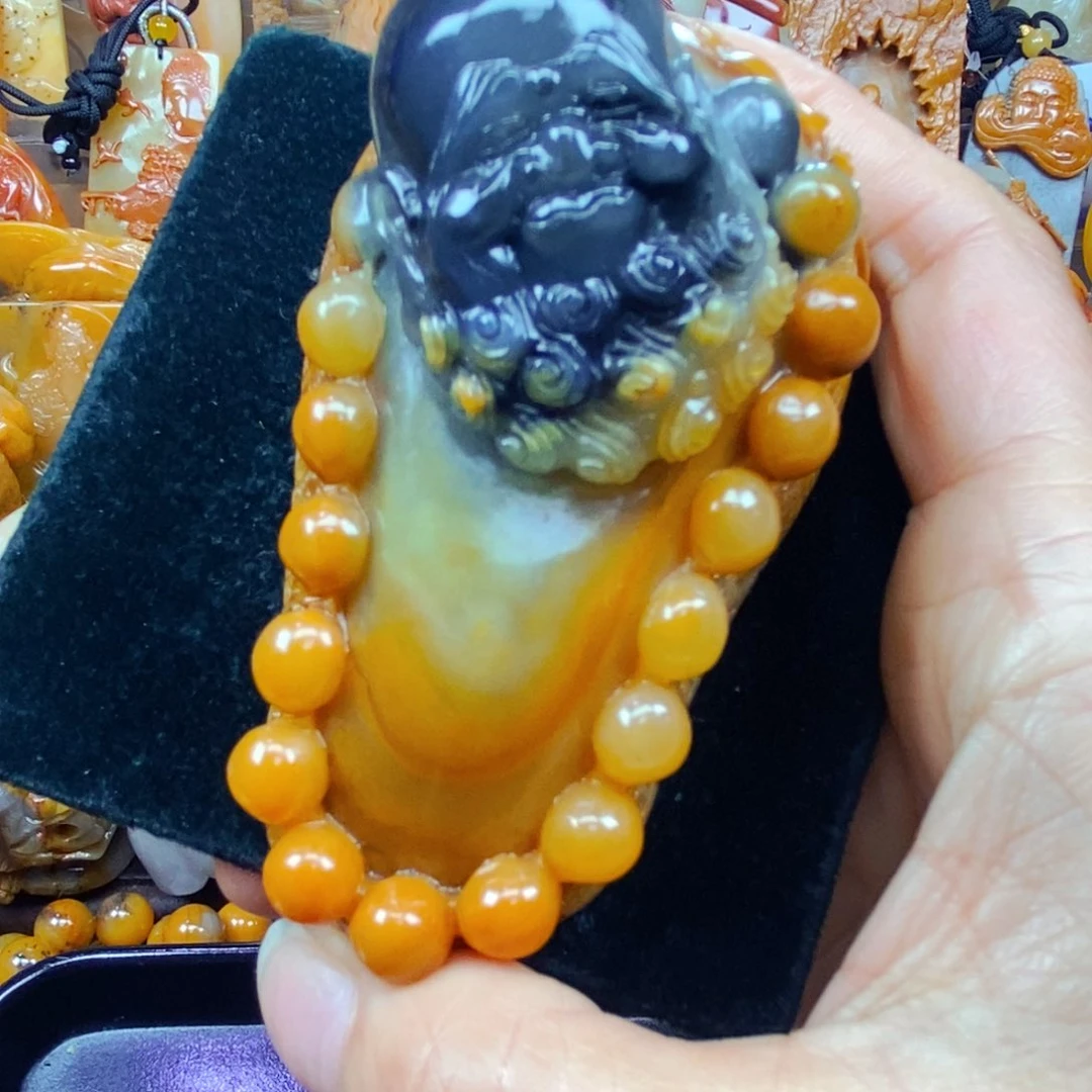 未镶嵌石英质玉（黄龙玉）颈饰