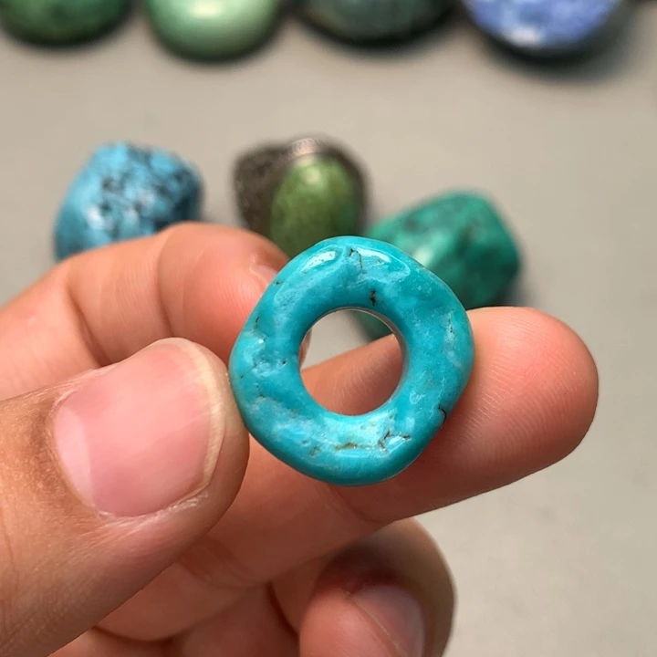 绿松石未镶嵌颈饰