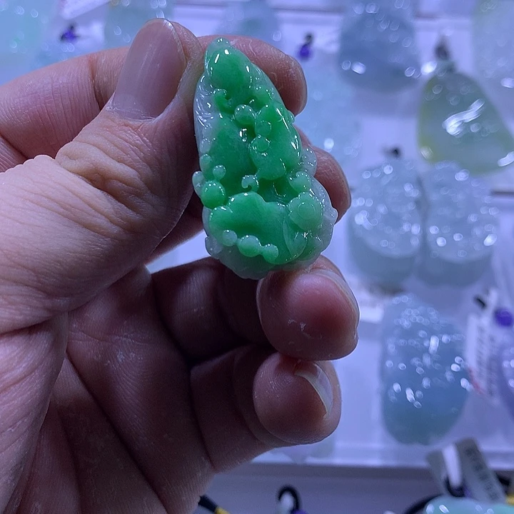 翡翠未镶嵌颈饰天然翡翠A货吊坠
