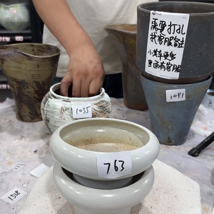 摆件高8，口12，有孔