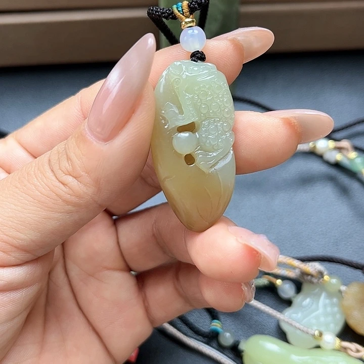 【闪购商品】颈饰未镶嵌和田玉