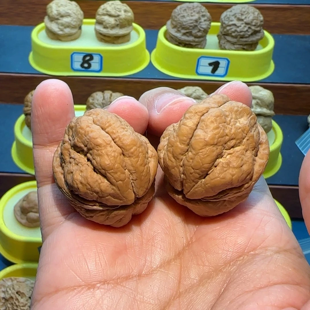 用***9桃核把件领头羊核桃