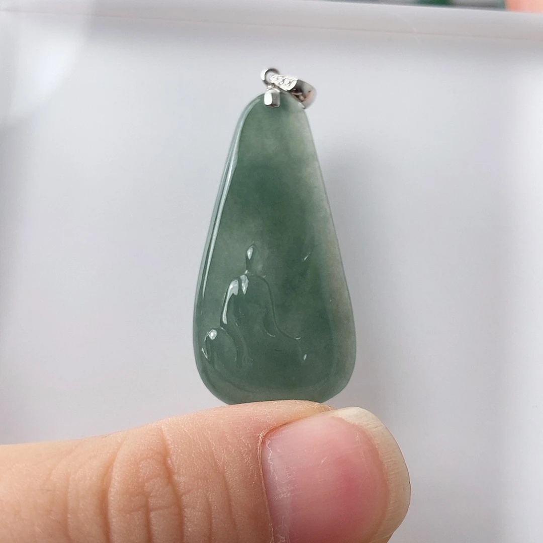翡翠未镶嵌颈饰悟道
