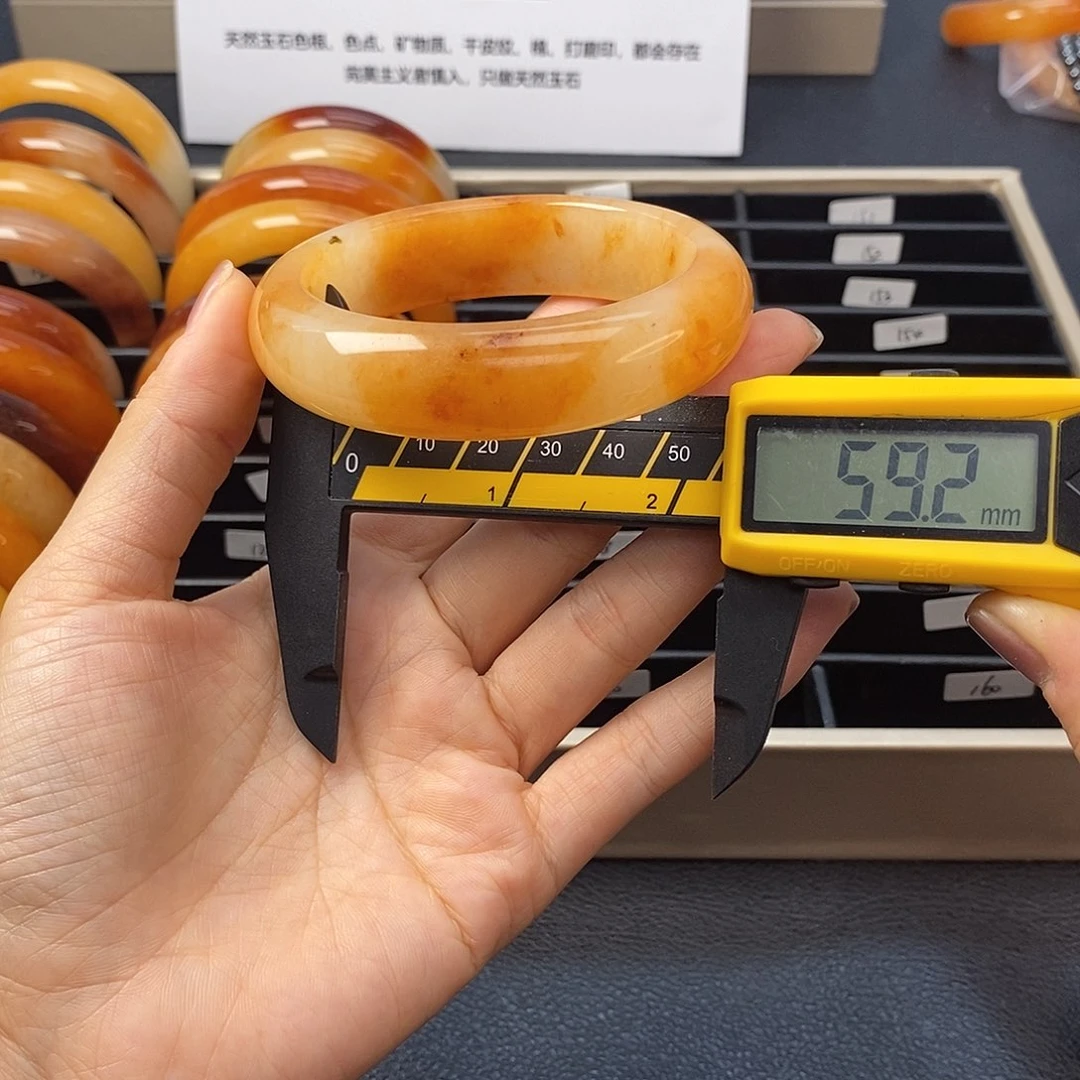 未镶嵌石英质玉（黄龙玉）手镯137号茄子山金沙老油红如血黄龙