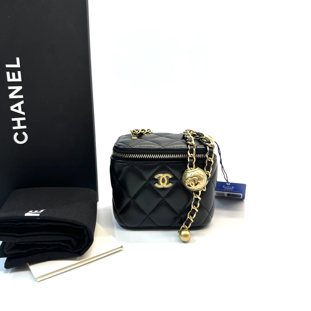 95新 Chanel/香奈儿 98新22B 金球系列黑金羊皮化妆盒子包