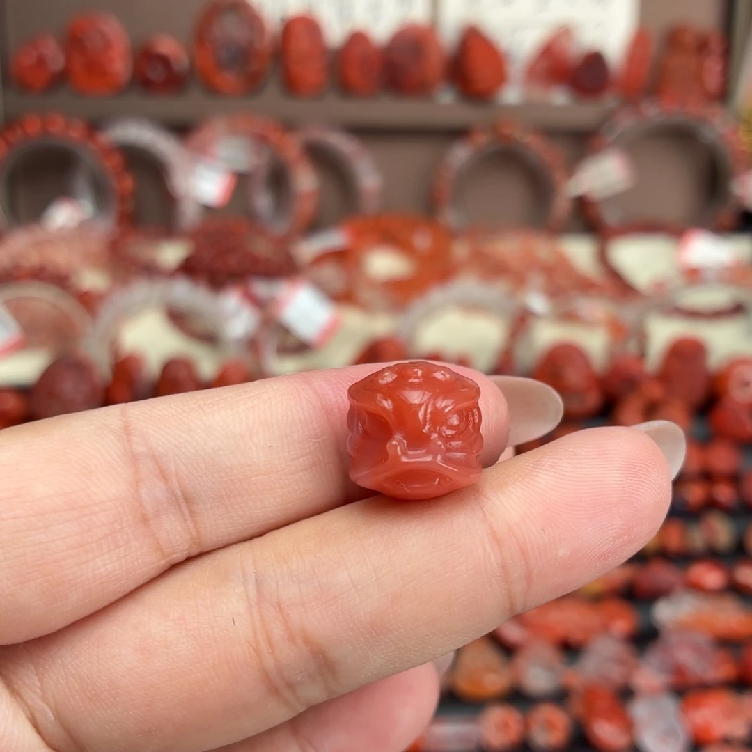 南红玛瑙未镶嵌颈饰通孔醒狮头