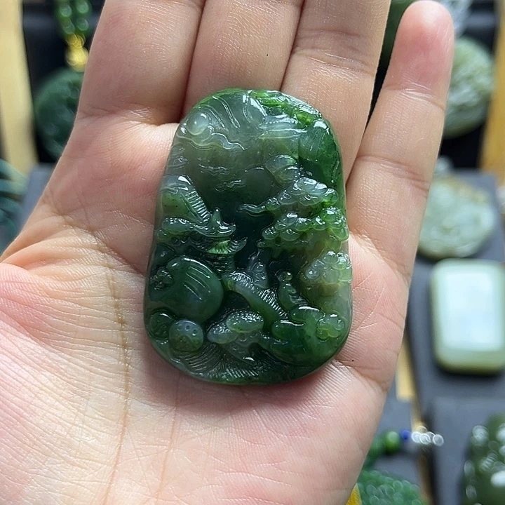 辣***：和田玉未镶嵌颈饰