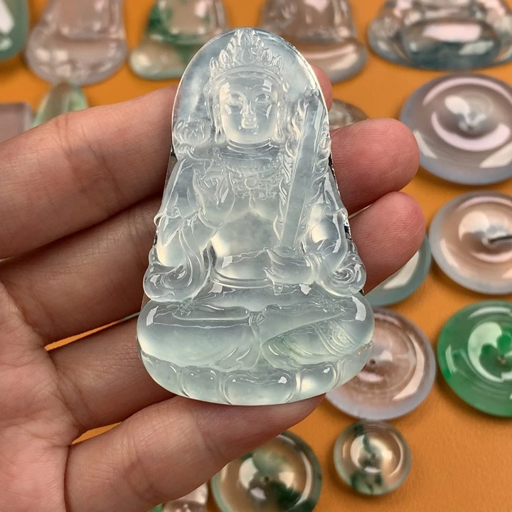 翡翠未镶嵌颈饰….