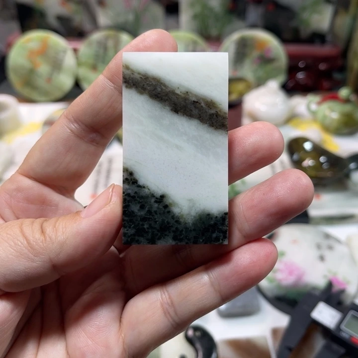 独山玉未镶嵌颈饰