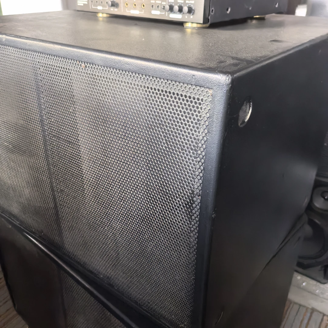 8新  以下，18寸低音炮一只，箱体大。不包邮