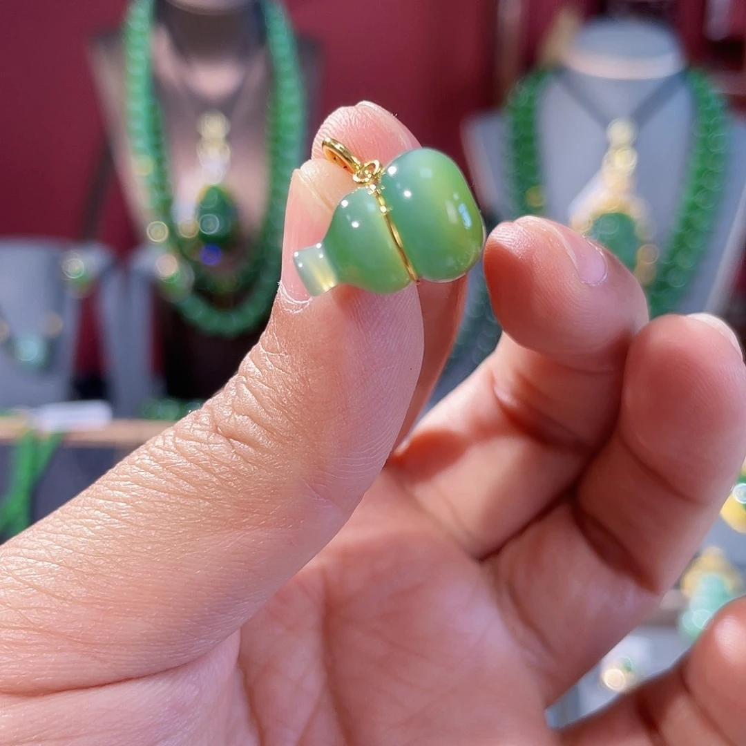 和田玉（碧玉）18K金镶嵌颈饰