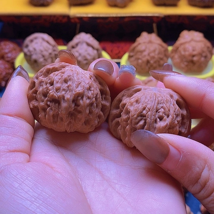 把件桃核41山地磨盘。