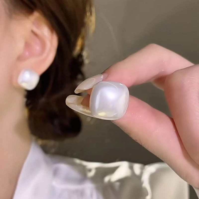 小方糖扁仿珍珠耳钉轻奢高级感气质大气耳环新款爆款精致耳饰1800