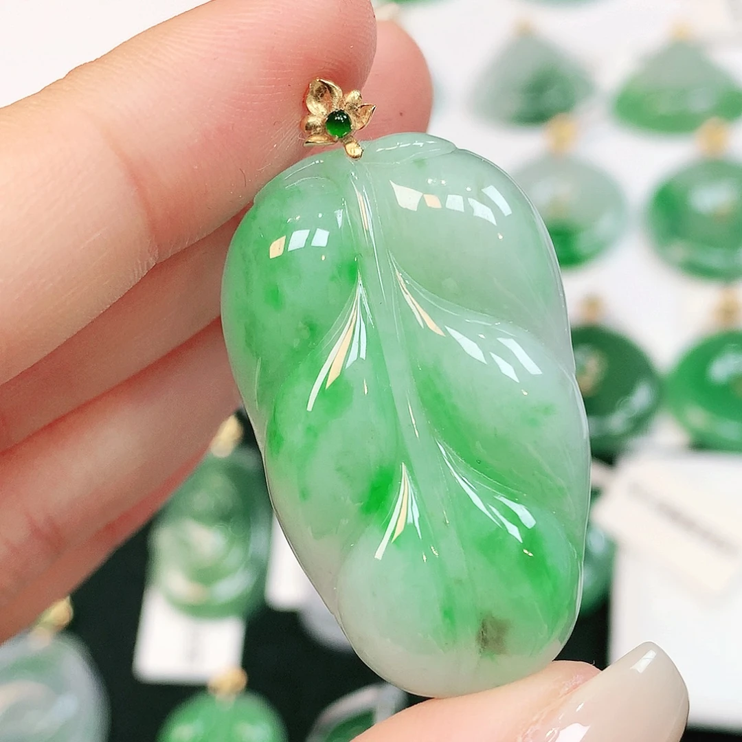 翡翠18K金镶嵌颈饰