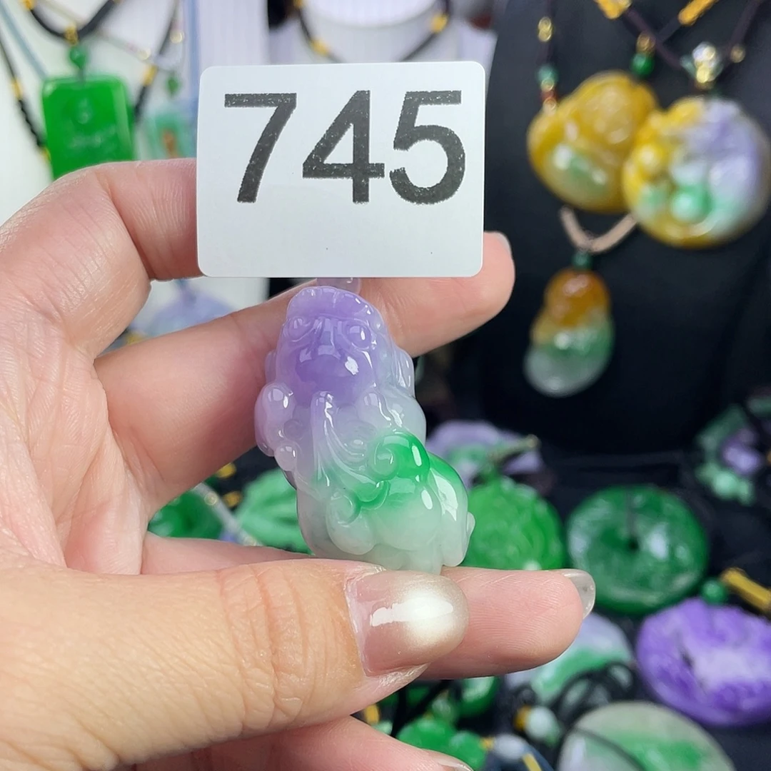 翡翠未镶嵌吊坠(赠链)